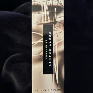 Fenty Beauty Stunna Lip Paint in Undefeated